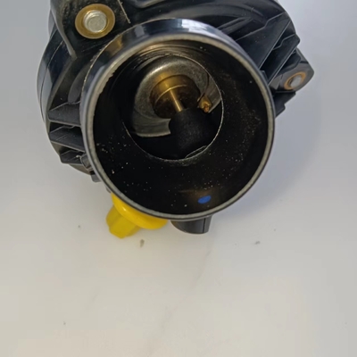 OEM NO 11537549476 BMW E87 E82 E90 E92 E93 E63 E64 E66 E83용 엔진 냉각 용액 온도장치